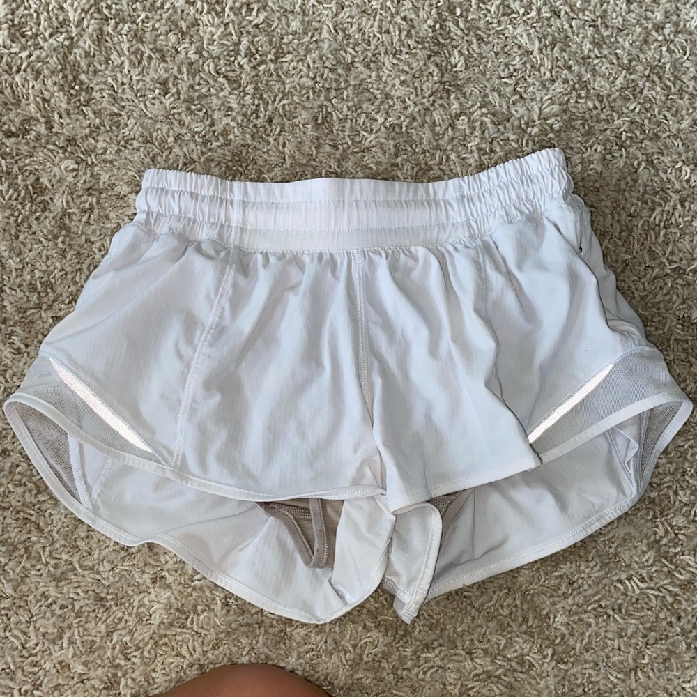 Lulu lemon size 4 hotty hot shorts 2.5